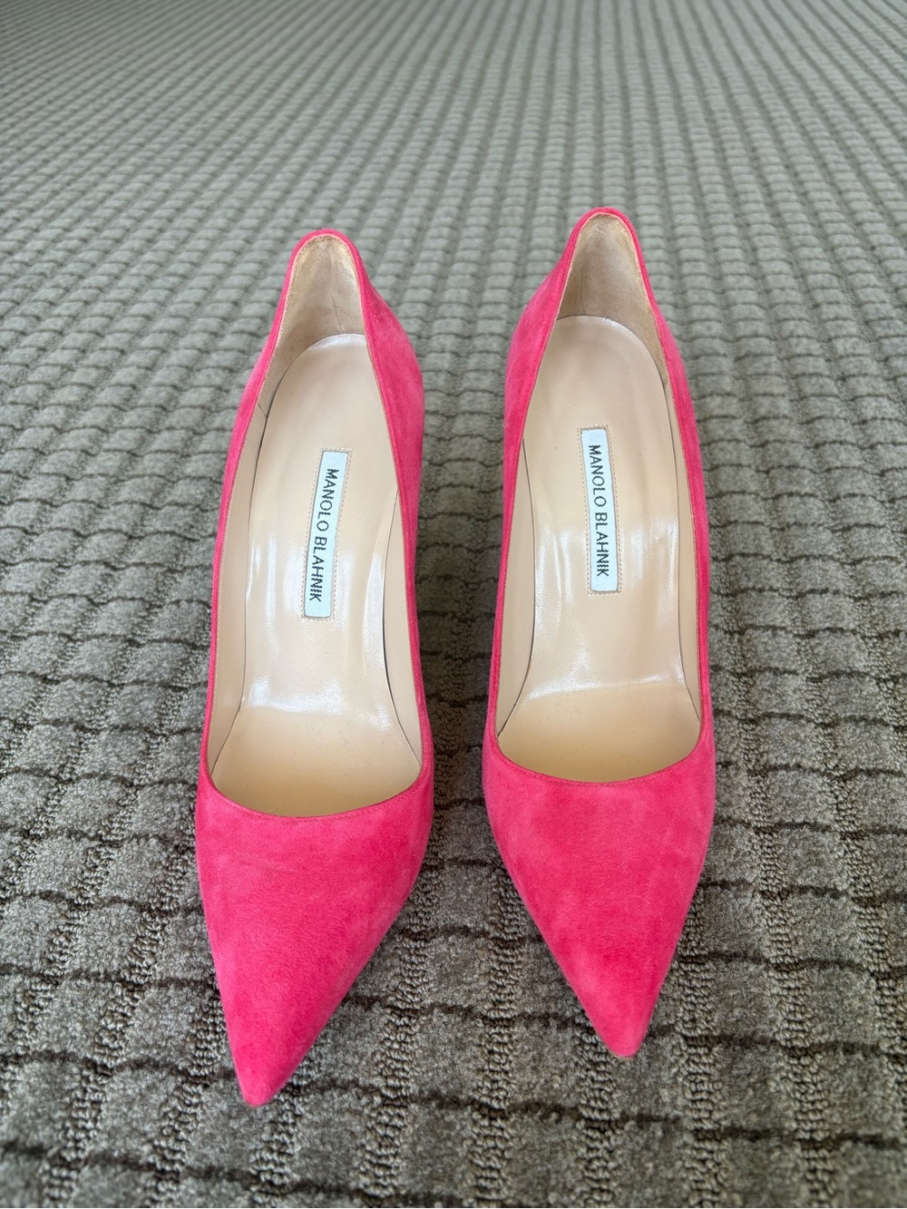 Manolo Blahnik Pink Suede Pointed Toe Pumps Heels Size 40.5 Made in Italy